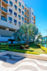 a palm tree in front of a building at Refugio do Forte Cabo Frio in Cabo Frio
