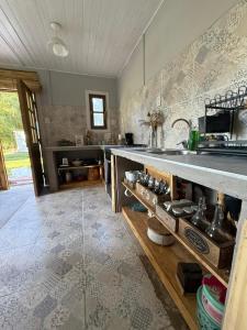 a kitchen with a sink and a counter top at Dormis El Alba in Barreal