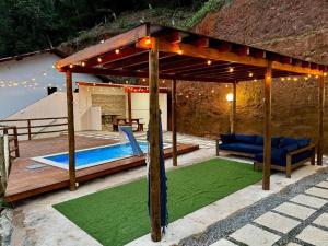 a gazebo with a pool in a backyard at Chalé loft reserva Refúgio nas Montanhas in Marechal Floriano