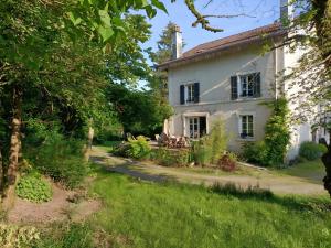a white house with a garden in front of it at Chambre d'hôtes Le Colibri in Épinal