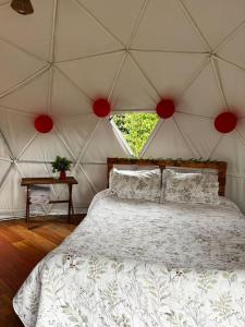 a bedroom with a large bed in a yurt at DOMO Roca Glamping Suesca in Suesca