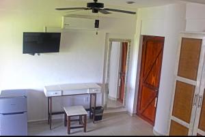 a kitchen with a sink and a ceiling fan at El Fuerte Beach Apartments in Mahahual