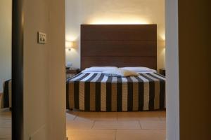 Postel nebo postele na pokoji v ubytování Hotel Cosimo de' Medici