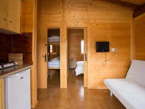 TV a/nebo společenská místnost v ubytování Camping la Sierrecilla