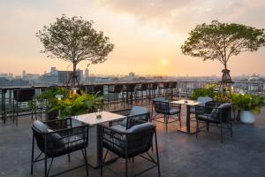 Un balcon sau o terasă la Prince Palace Hotel Bangkok