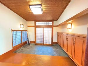a large kitchen with a vaulted ceiling and windows at 红尘会馆 in Kishiwada