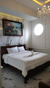 a bedroom with a large bed with a chandelier at Batu Villa Sakura in Batu