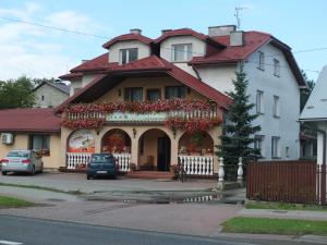 a house with flowers on the front of it at Zajazd Galicja in Dukla