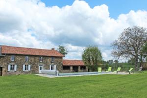 a stone house with a swimming pool in the yard at La reille in Cussac