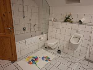 a bathroom with a toilet and a sink at Ferienwohnung im Grünen in Korschenbroich +11 photos
