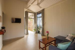 a living room with a couch and a table at Nada Brahma Patnem Beach in Patnem