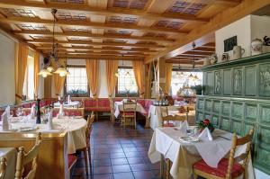 a restaurant with tables and chairs with white table cloth at Trip Inn Landhotel Krone in Roggenbeuren