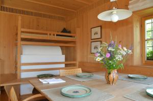 a dining room with a table and bunk beds at Kohlstatt Hof Ferienhaus in Verano +8 photos