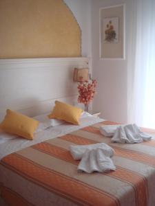 Uma cama ou camas num quarto em Hotel Arcade