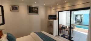 a bedroom with a bed and a view of a balcony at Paradise City Break in Saint-Pierre