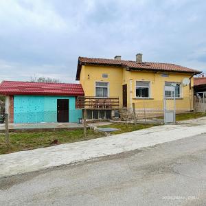a yellow and blue house on the side of a road at Edelvais1 Еделвайс1 in Chukovezer
