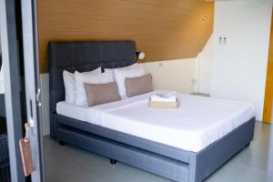 a bedroom with a large bed with a box on it at Paraiso Del Bacnotan in Bacnotan +28 photos