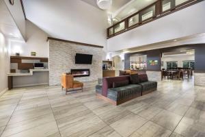 a living room with a couch and a fireplace at La Quinta by Wyndham Alvin in Alvin