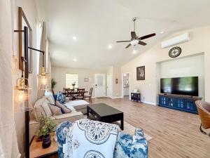 a living room with a couch and a tv at Family-Friendly Yosemite Nest in Mariposa
