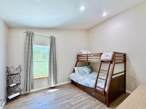 a bedroom with two bunk beds and a window at Family-Friendly Yosemite Nest in Mariposa