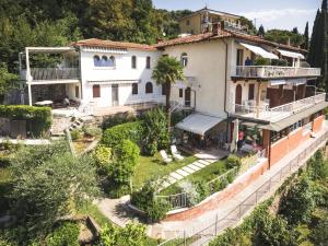 an aerial view of a house at Residence La Mignon Terrazza in Torri del Benaco