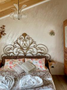 a bedroom with a bed with a wrought iron headboard at ROSETO HOLIDAYS AZZURRO in Cavalcaselle