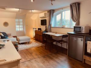a living room with a kitchen and a living room with a microwave at The Hideaway in Tintagel