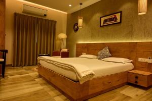 a bedroom with a large bed in a room at Serenity by the Sea Goa in Silidao +11 photos