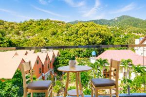 a table and chairs on a balcony with a view at Đức Loan Hotel Vĩnh Hy in Ninh Hải