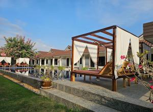 a canopy bed in front of a house at Thanawong Pool Villa in Sukhothai