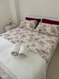 a bedroom with a bed with two towels on it at La Puteca di Nonna Cia in Andrano