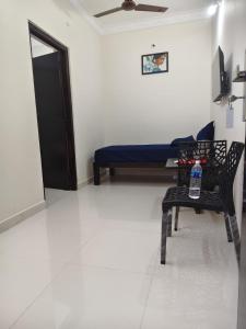 a room with a bed and a chair in it at Du Auro Residency in Kuilapayam
