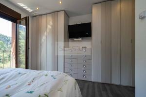 a bedroom with a bed and a tv on a wall at Pomar By Silastur in Obaya