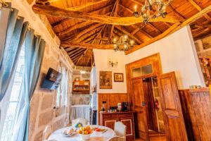 a dining room with wooden ceilings and a table at Casa da Avó Selene - Refúgio Rústico e Exclusivo no Douro in Favaios