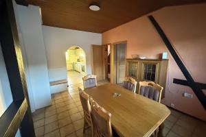 a dining room with a wooden table and chairs at Viel Platz und Komfort in Orbis