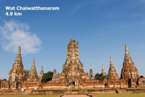 a view of a temple in ayutthayauri at Early Bird Hostel Ayutthaya in Phra Nakhon Si Ayutthaya
