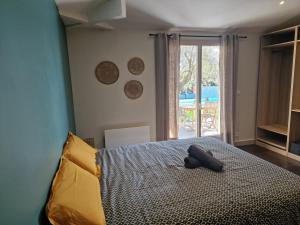 a bedroom with a bed and a view of a pool at Maison Montellier - piscine in Charly
