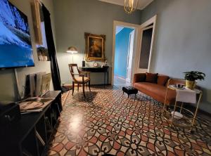 a living room with a couch and a table at Vicolo Re suite in centro con stile in Porto Empedocle