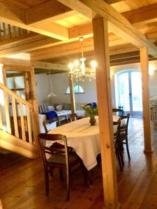 a dining room with a table and some chairs at Hof Lücke - Ferienwohnung Blau in Twedt
