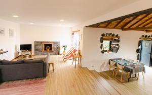 a living room with a couch and a table at Casa da Petra in Urzelina