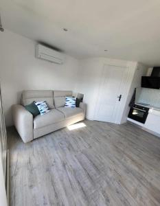 a living room with a couch in front of a door at Studio Villa Loostic in Martigues