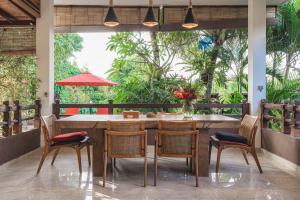 a dining room with a large table and chairs at The Magic Villa in Lebih