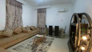 a living room with a couch and a table at Ali yessine in Al Maqārisah