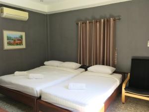 A bed or beds in a room at Bayview Resort