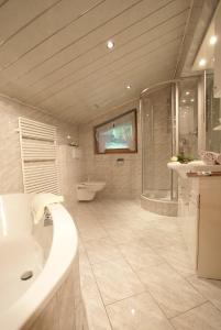 Phòng tắm tại Hotel Garni Rauch