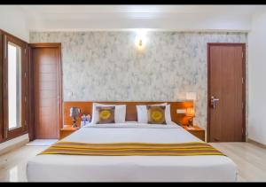 a bedroom with a large white bed in a room at Royal Residence Golf Course Road in Gurgaon
