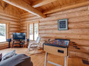a room with a foosball table in a log cabin at Spa & River - Hidden chalet - Chalet cache in Saint-Alexis-des-Monts