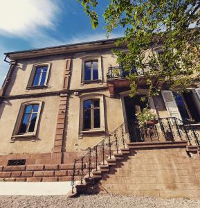 a building with stairs in front of it at Le Studio 3 - Route des vins in Rorschwihr