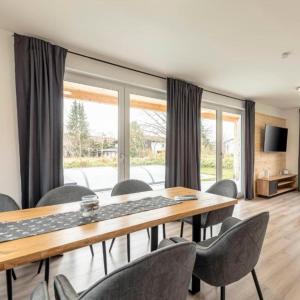 a dining room with a table and chairs at Luxalps- BergZeit- Inzell- Sommerpool- Sauna- Wandern- Chiemgau Card in Inzell