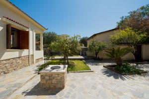a courtyard of a house with a stone patio at Elida Inn Near ATH Airport in Markopoulo